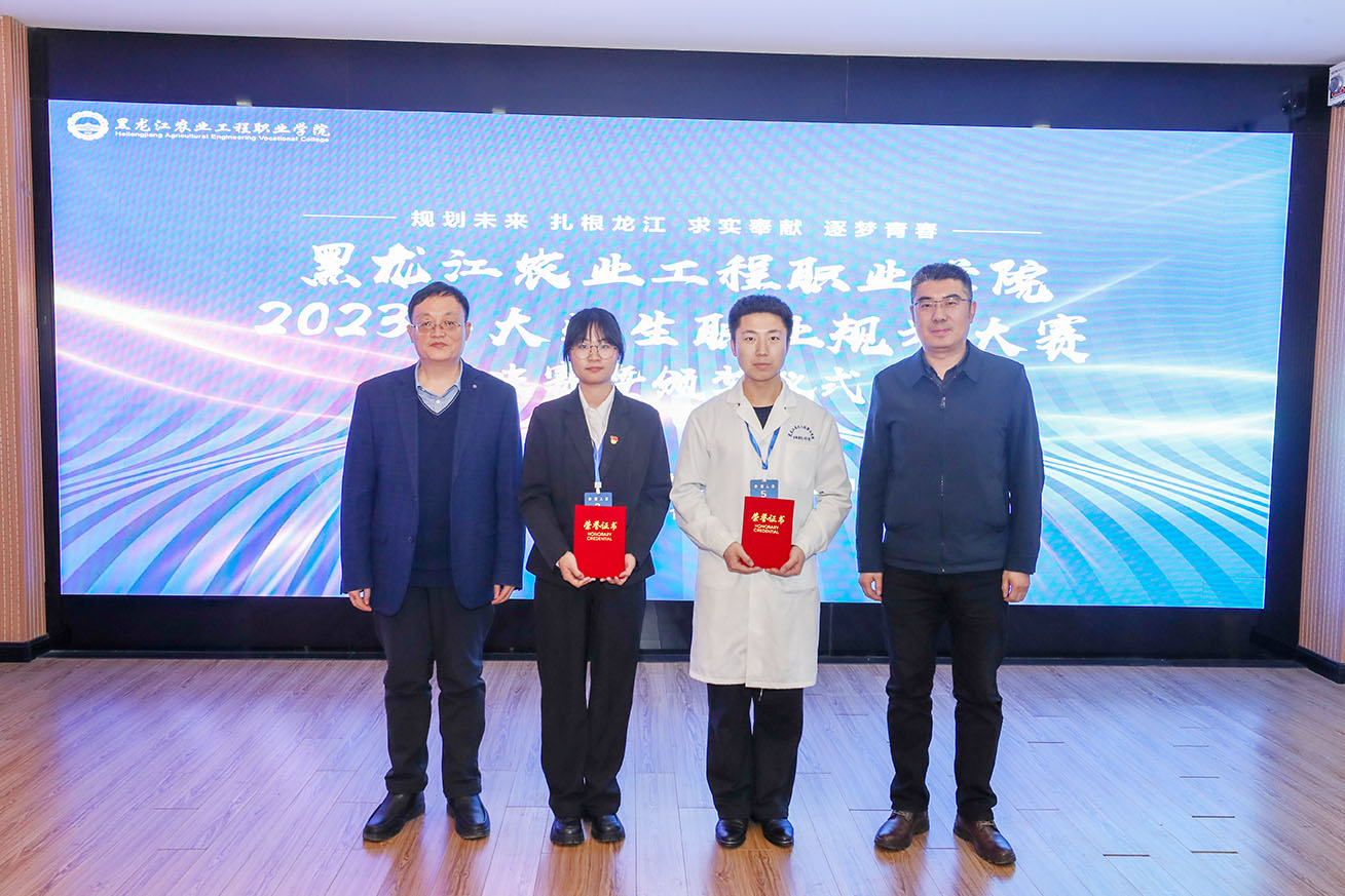 4.一等奖颁奖.jpg 4.一等奖颁奖.jpg