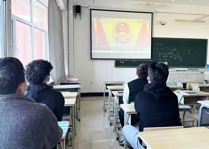 06学生集中观看-南岗.jpg