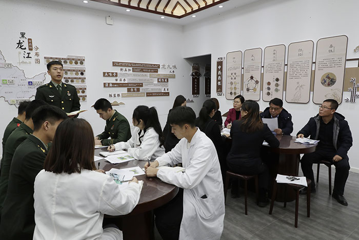吴文浩同学交流发言.jpg