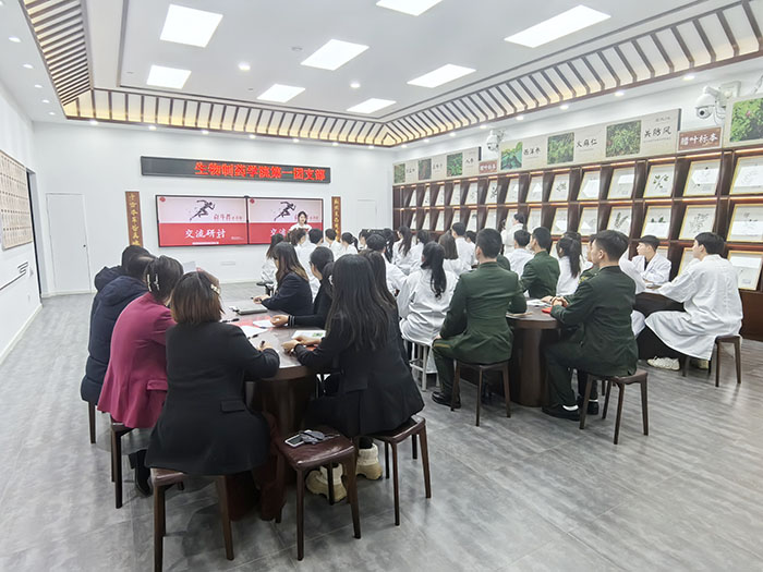 2主题团日活动现场.jpg