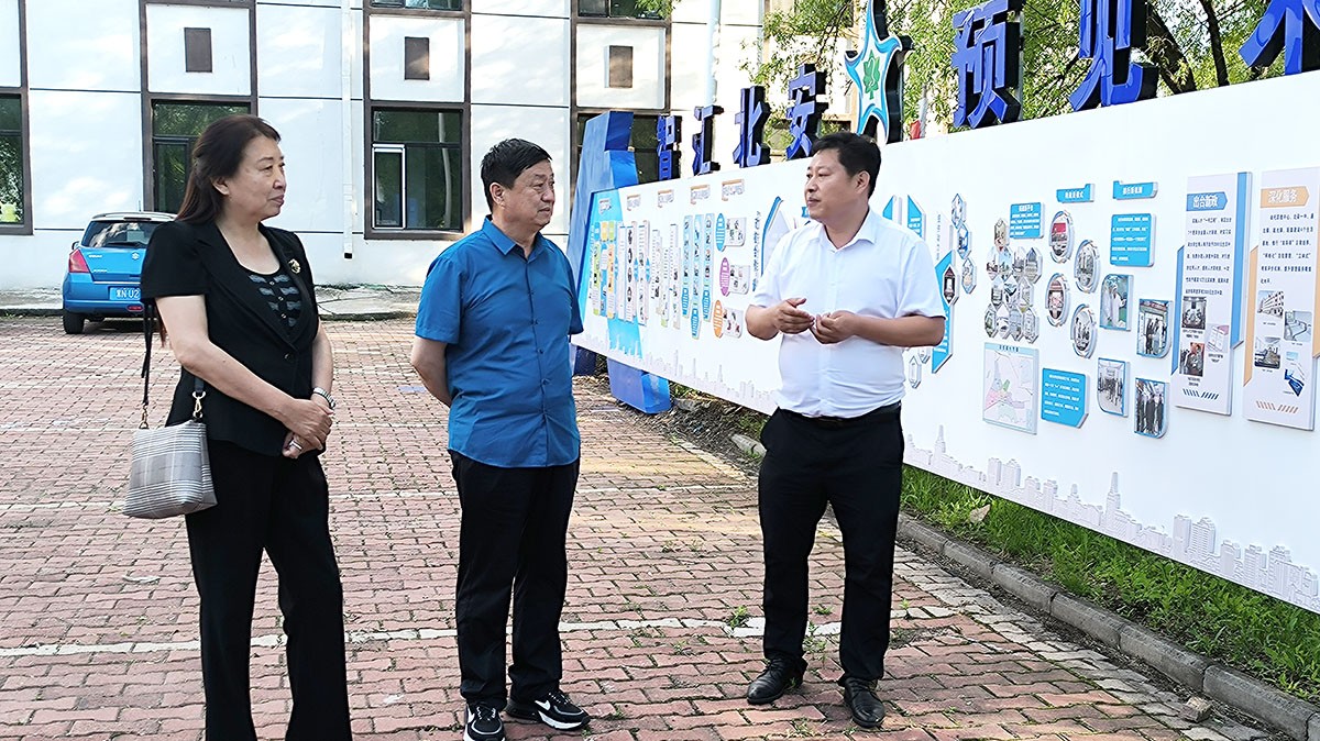4实地踏查人才“双创”基地及大学生实习实训基地.jpg 4实地踏查人才“双创”基地及大学生实习实训基地.jpg