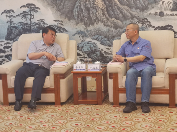 3东阳书记与电机厂党委副书记、工会主席李卫东深入交流_副本.jpg 3东阳书记与电机厂党委副书记、工会主席李卫东深入交流_副本.jpg
