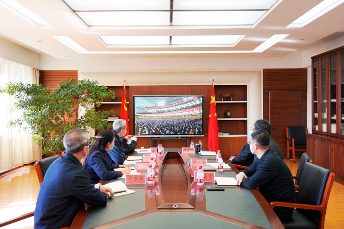 01学院党委理论学习中心组集体观看.jpg 01学院党委理论学习中心组集体观看.jpg