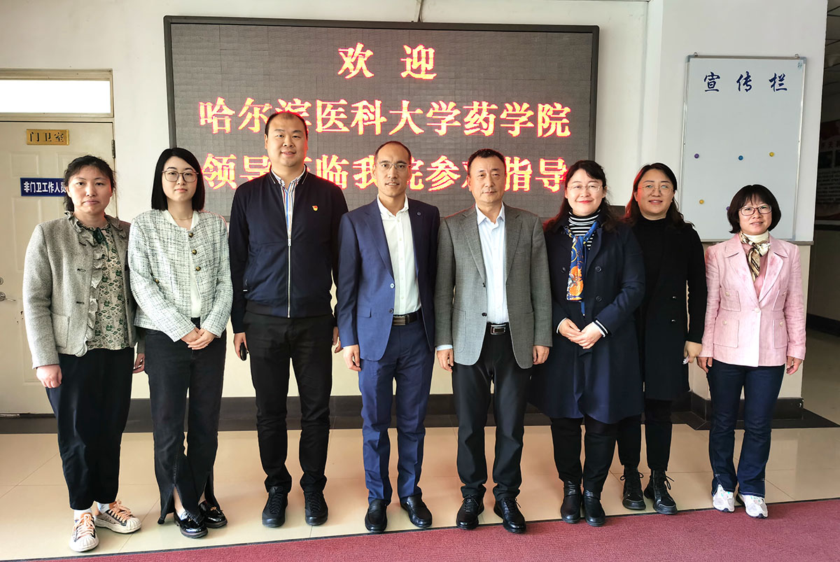 4合影留念.jpg 4合影留念.jpg