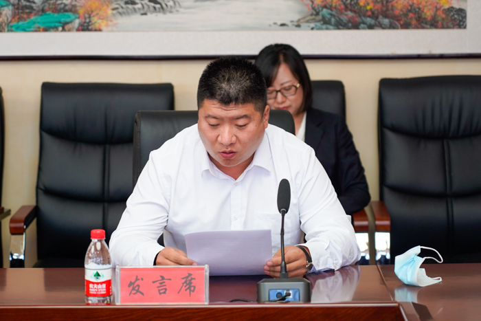 9教师代表张子明发言.jpg