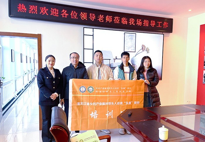 专家团队到企业帮扶指导.jpg