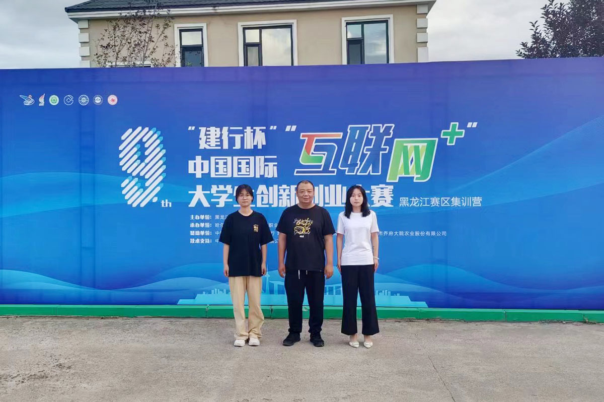 团队介绍合影.jpg 团队介绍合影.jpg