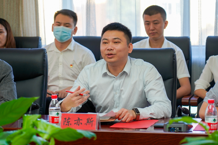 4华为技术有限公司黑龙江政企副总经理陈亦斯讲话.jpg 4华为技术有限公司黑龙江政企副总经理陈亦斯讲话.jpg